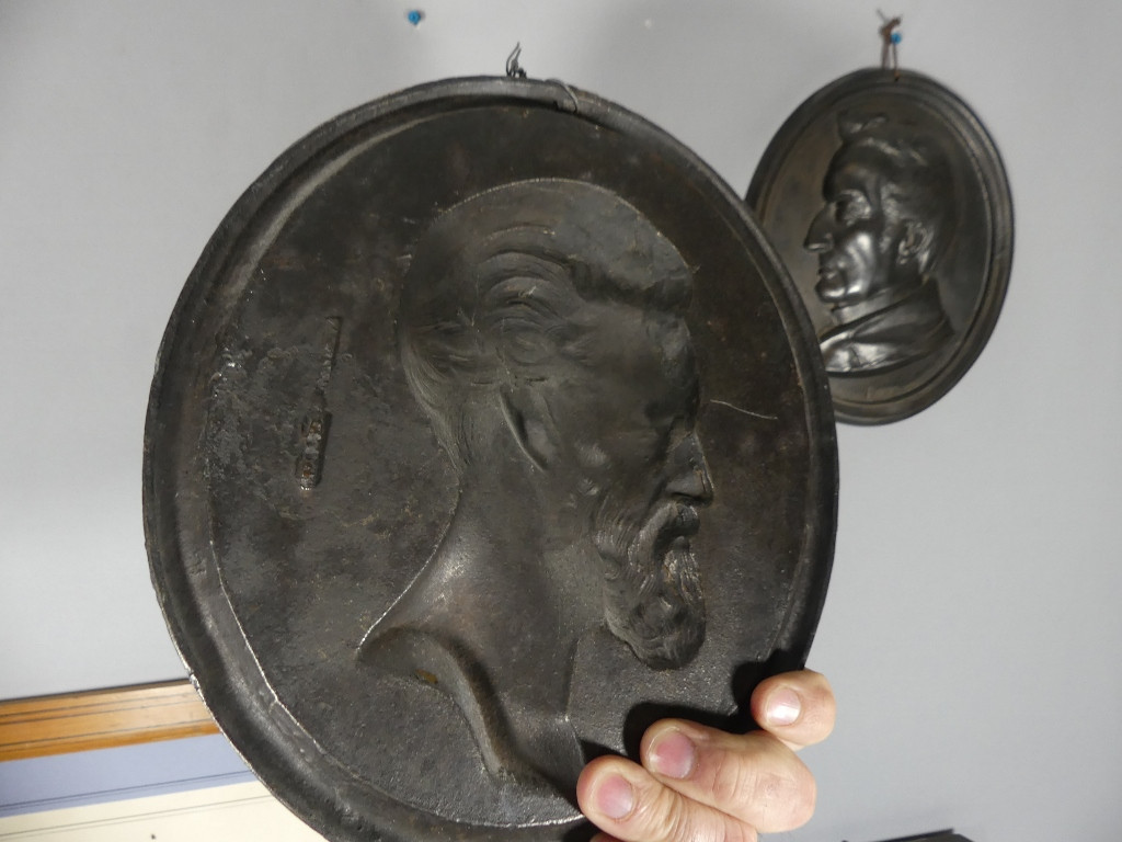Médaillon Profil Fonte De Fer Représentant Adolphe Thiers, Président De La République Française-photo-1