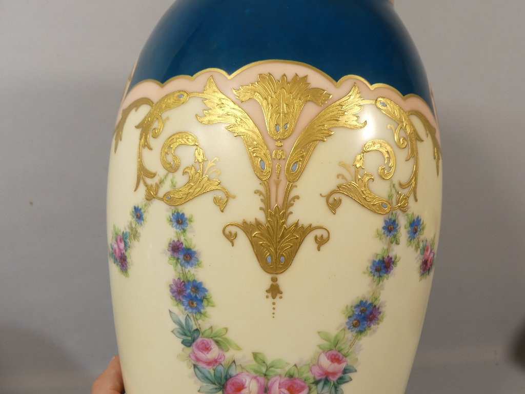 Grand Vase En Porcelaine De Limoges Aux Roses Et Myosotis, Décor Doré à l'Or Fin-photo-3