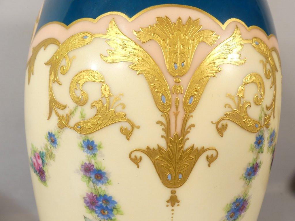 Grand Vase En Porcelaine De Limoges Aux Roses Et Myosotis, Décor Doré à l'Or Fin-photo-4