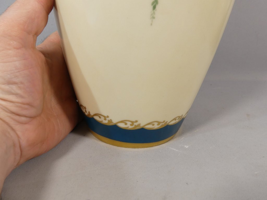 Grand Vase En Porcelaine De Limoges Aux Roses Et Myosotis, Décor Doré à l'Or Fin-photo-1