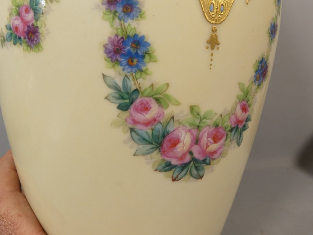 Grand Vase En Porcelaine De Limoges Aux Roses Et Myosotis, Décor Doré à l'Or Fin-photo-2