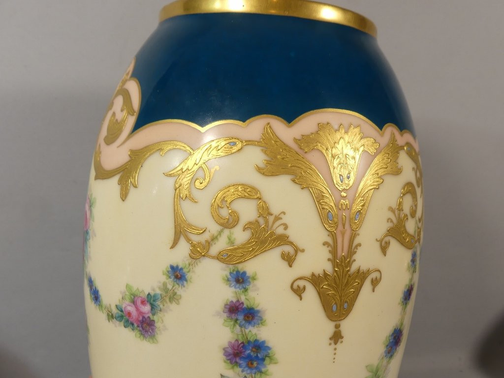 Grand Vase En Porcelaine De Limoges Aux Roses Et Myosotis, Décor Doré à l'Or Fin-photo-3