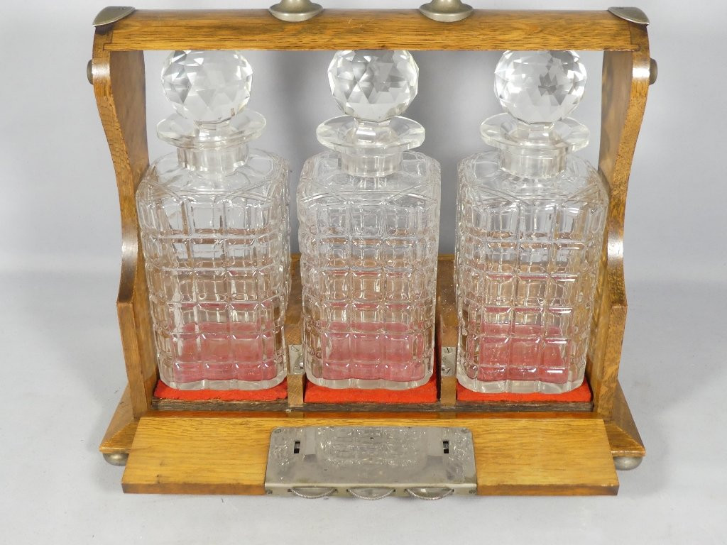 Cave &agrave; Whisky &agrave; 3 Carafes En Cristal Et Ch&ecirc;ne, Angleterre, D&eacute;but XX &egrave;me, Fermeture &agrave; Code-photo-4