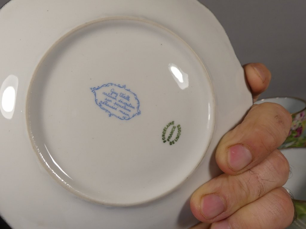 Paire de tasses déjeuner en porcelaine de Limoges, les roses rehaussé main-photo-5