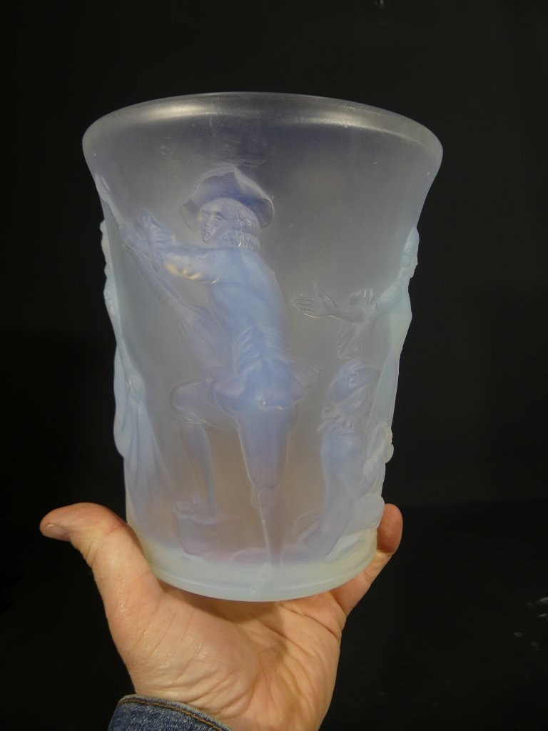 Sabino Menuet, vase en verre moulé opalescent à décor de personnages danse et musique-photo-5