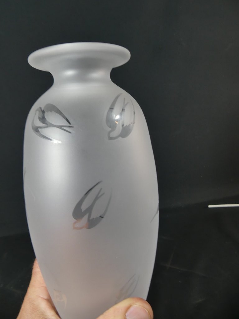 Vase en cristal de Sèvres décor aux hirondelles givré, époque milieu XX ème-photo-3