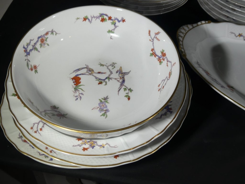 Bernardaud Condé d'après un modèle de Chantilly XVIII ème, service 12 personnes en porcelaine-photo-1