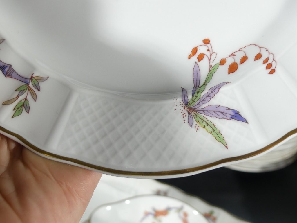 Bernardaud Condé d'après un modèle de Chantilly XVIII ème, service 12 personnes en porcelaine-photo-3