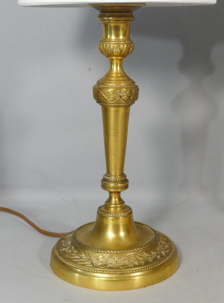 Paire de lampes bougeoirs Louis XVI en bronze ciselé et doré, époque XVIII ème siècle-photo-2