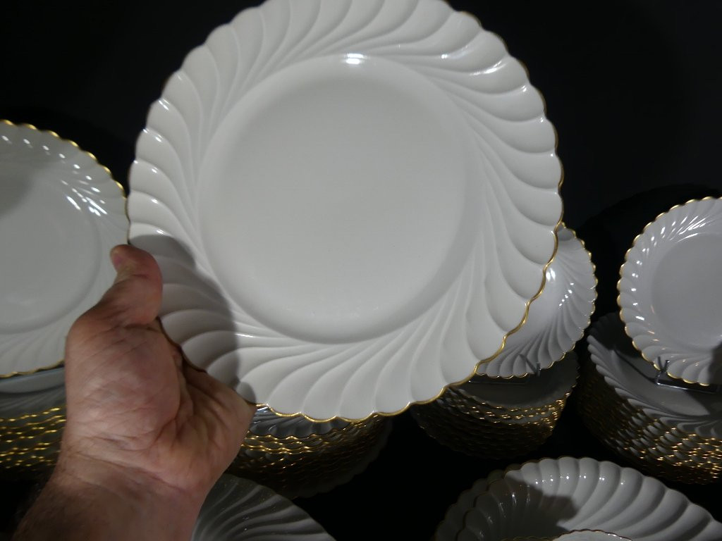 Haviland Torse blanc et filet doré, service de table pour 12 personnes porcelaine Limoges-photo-1
