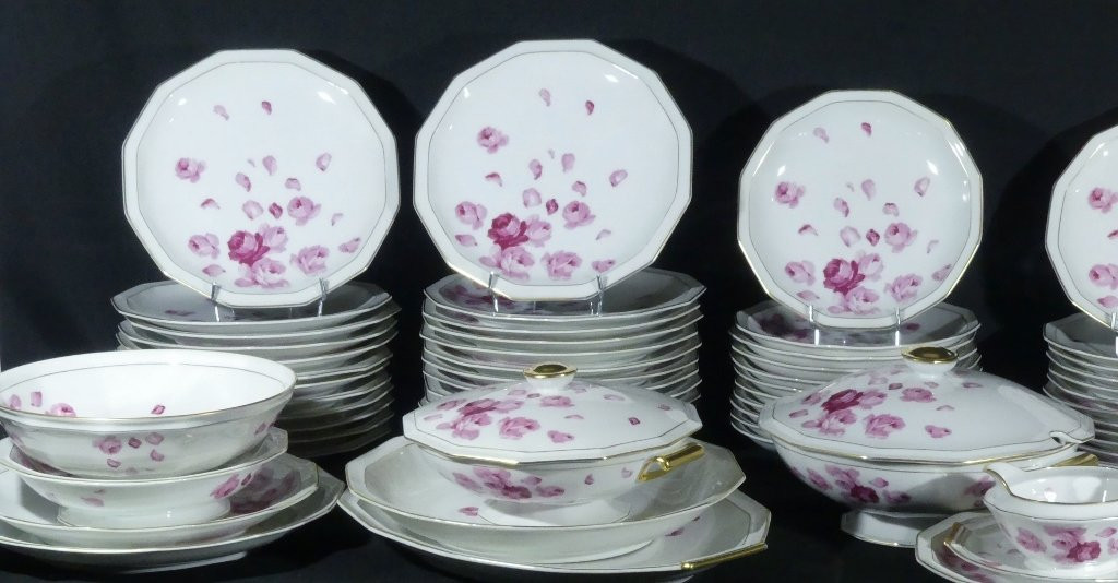 Roses et p&eacute;tales, service porcelaine Limoges Bernardaud Art D&eacute;co pour 12 personnes-photo-2