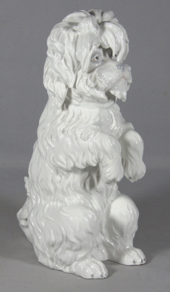 Chien Bichon frisé, statuette en porcelaine allemande Gebrüder Heubach marque bleue 1882-1915