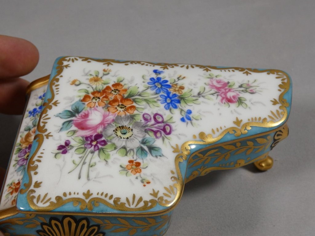 Piano-shaped Jewelry Box With Sèvres Decor In Hand-painted Limoges Porcelain-photo-4