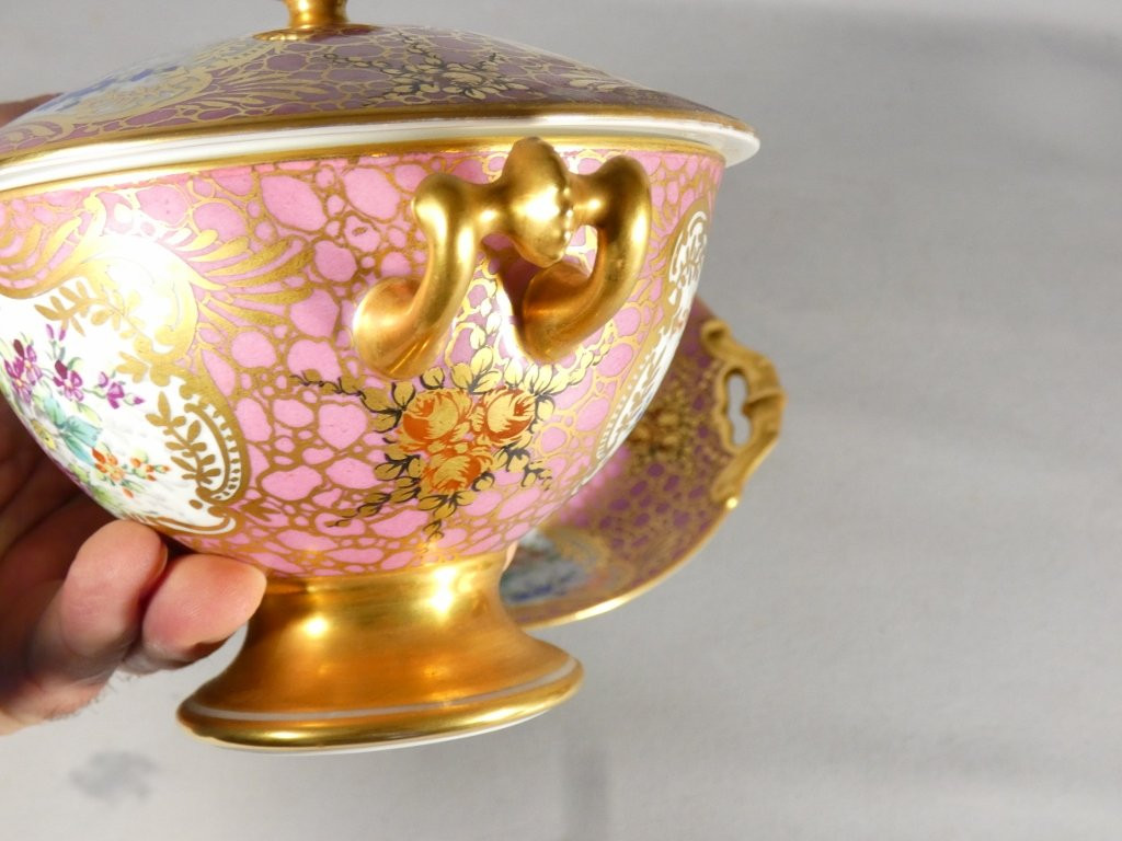 Centerpiece, Covered Bowl And Its Frame In Limoges Porcelain-photo-3