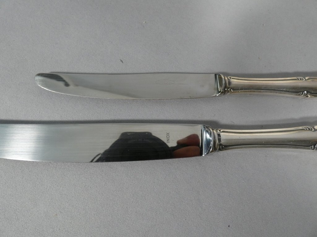 24 couteaux de style Régence en métal argenté, époque XX ème-photo-4