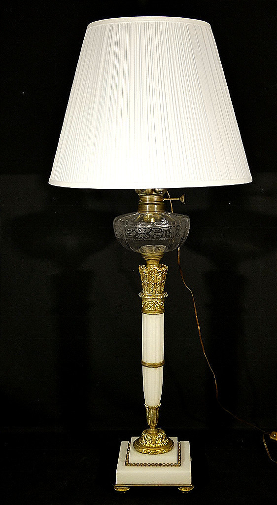 Très grande lampe de style Louis XVI en marbre et bronze, époque XIX ème