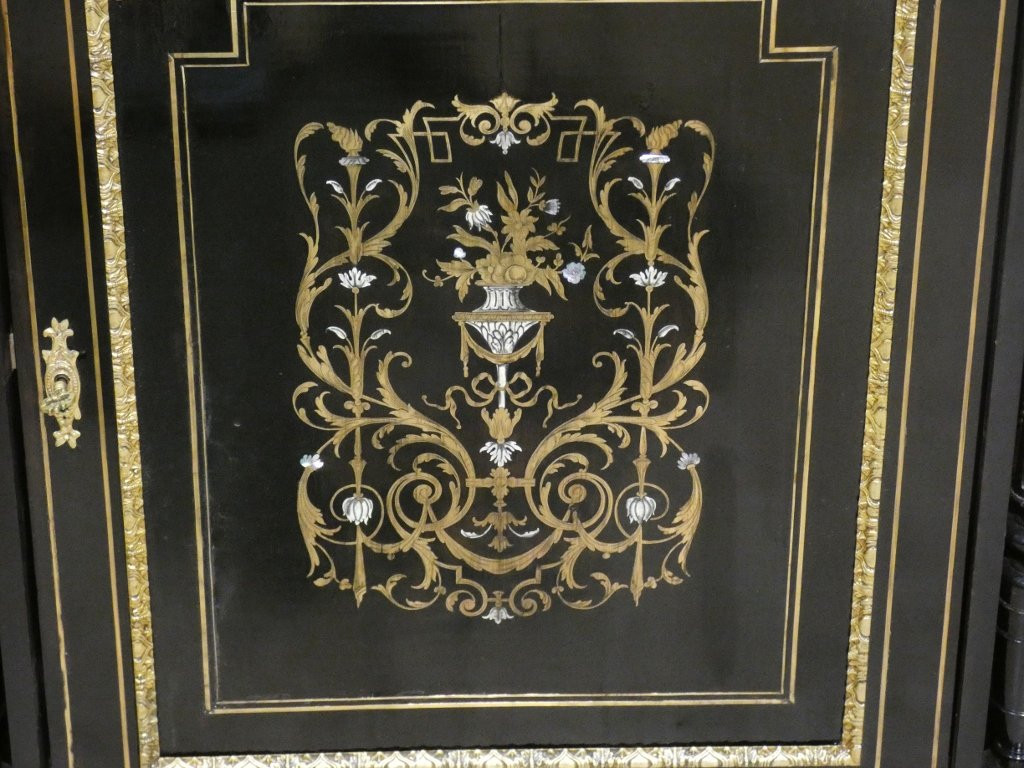 Buffet à hauteur d'appui Napoléon III en bois noirci, marqueterie de laiton, nacre et os, XIX è-photo-1