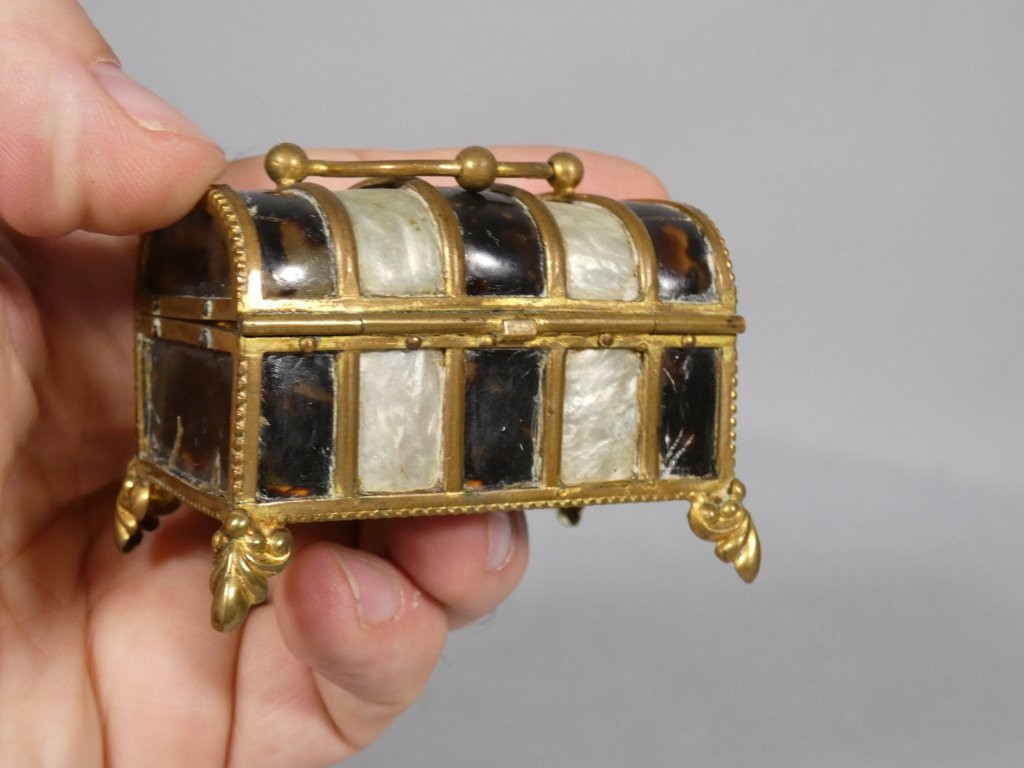 Coffret miniature en écaille de tortue et nacre, époque XIX ème-photo-3