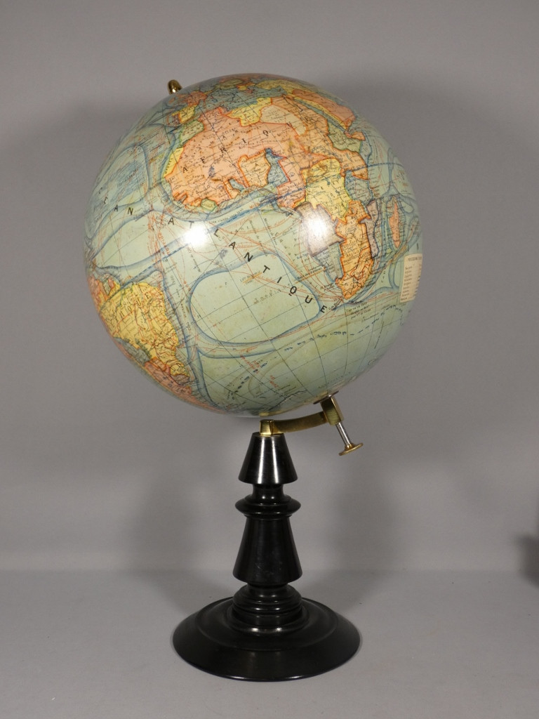 diam 33 cm, grande mappemonde ancienne J Forest au 1/40000000, époque fin XIX ème
