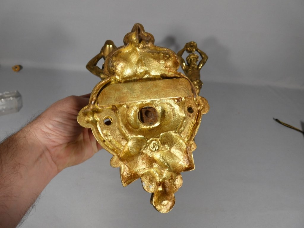Paire de porte embrasses de rideaux aux hommes à la cruche, bronze doré XIX ème-photo-5