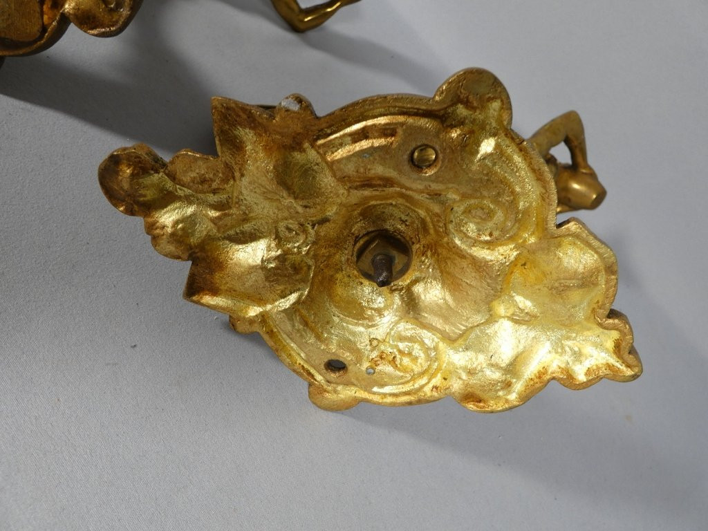 Paire de porte embrasses de rideaux aux hommes à la cruche, bronze doré XIX ème-photo-8