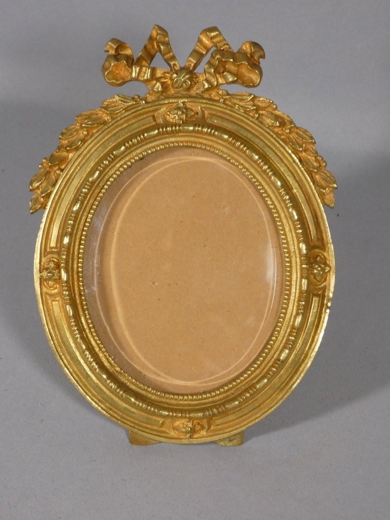 Louis XVI Style Oval Photo Frame In Gilded Bronze, Early 20th Century-photo-2