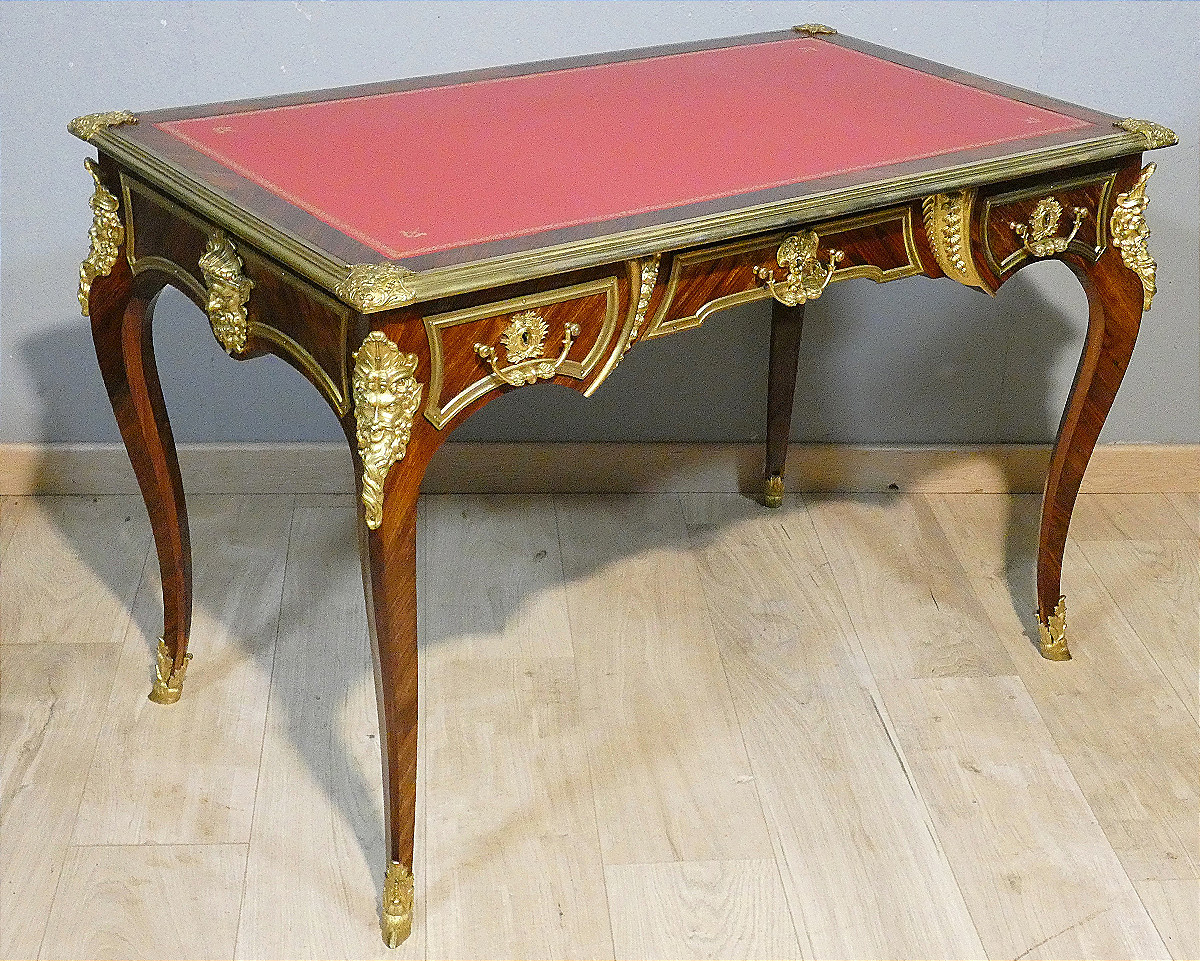 Estampillé Paul Sormani, bureau plat de style Louis XV en palissandre et bronze doré, XIX ème