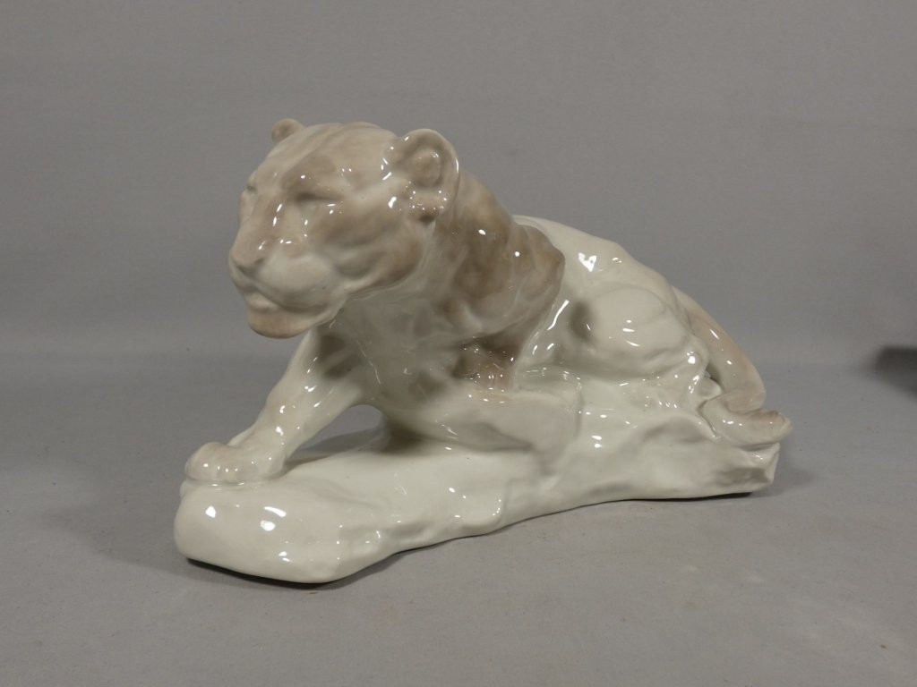 La lionne couchée par Camille Tharaud, porcelaine de Limoges Art Déco-photo-4