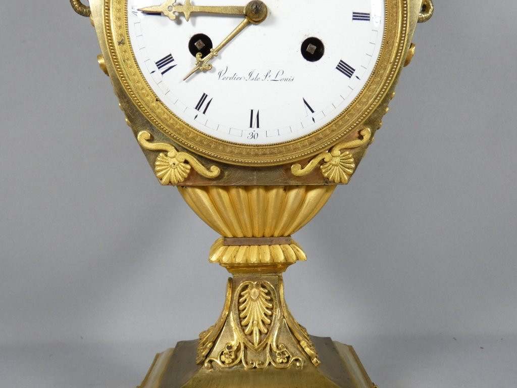Pendule Empire en bronze doré forme vase ou écusson, Verdier Isle St Louis, époque 1810-1815-photo-3