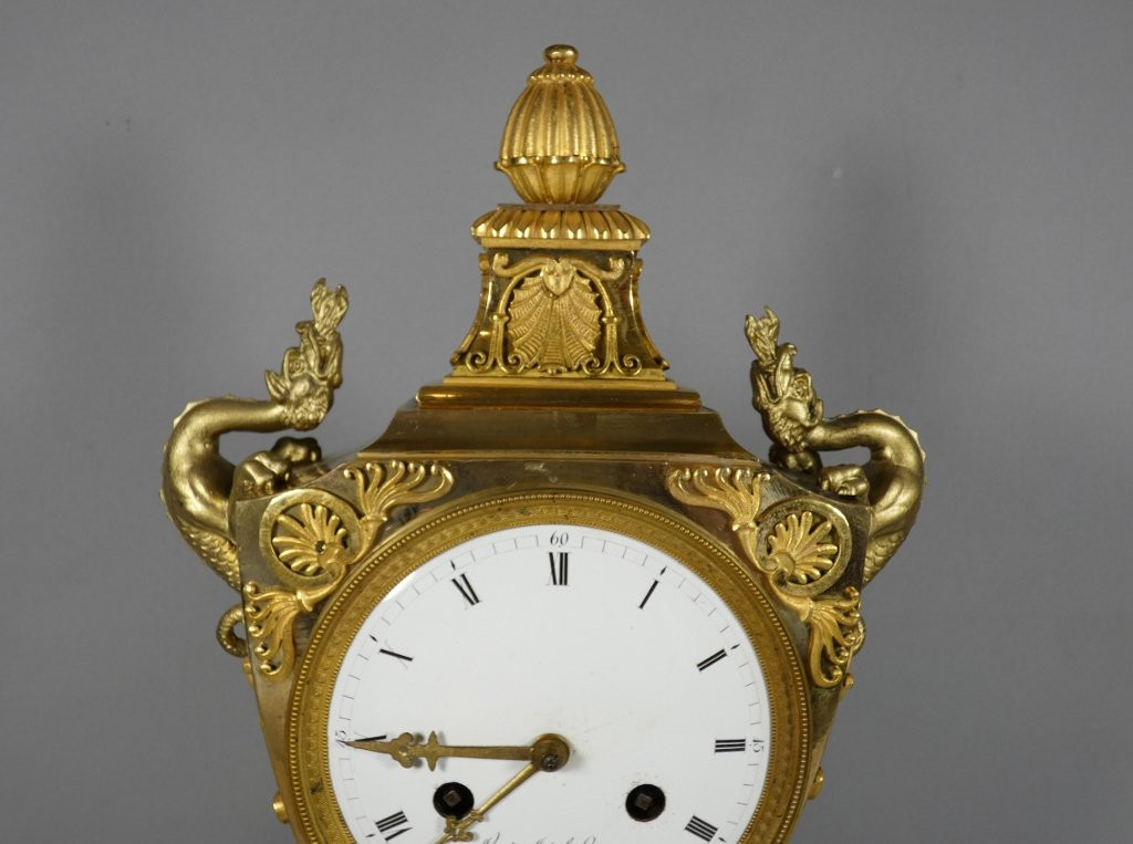 Pendule Empire en bronze doré forme vase ou écusson, Verdier Isle St Louis, époque 1810-1815-photo-4