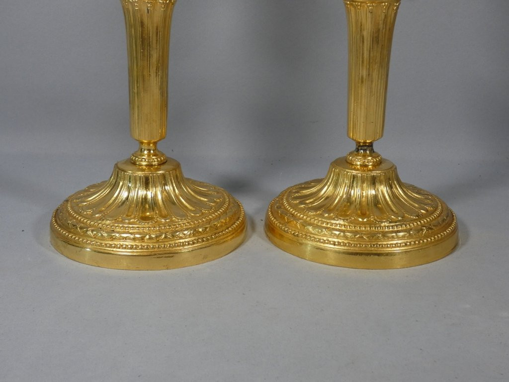 Paire de bougeoirs flambeaux Louis XVI en bronze doré, époque XVIII ème siècle-photo-3