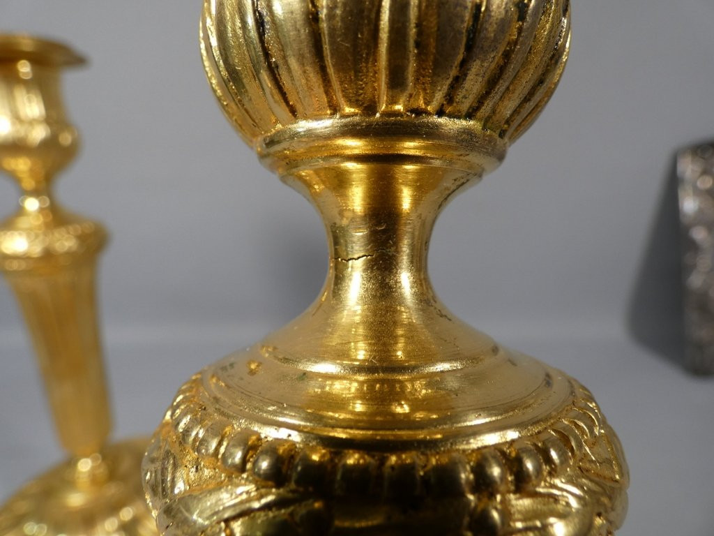 Paire de bougeoirs flambeaux Louis XVI en bronze doré, époque XVIII ème siècle-photo-7