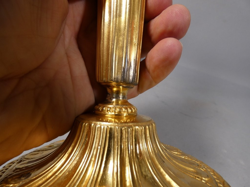 Paire de bougeoirs flambeaux Louis XVI en bronze doré, époque XVIII ème siècle-photo-8