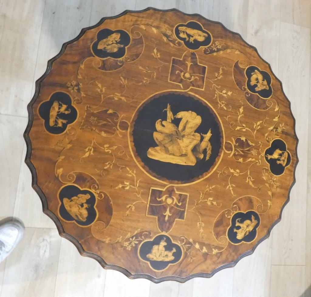 Guéridon Suisse ou Italien en marqueterie aigle et chamois, et piétement hallebardes, XIX ème-photo-4