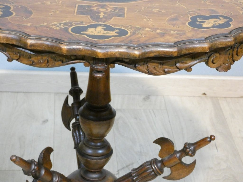 Guéridon Suisse ou Italien en marqueterie aigle et chamois, et piétement hallebardes, XIX ème-photo-1