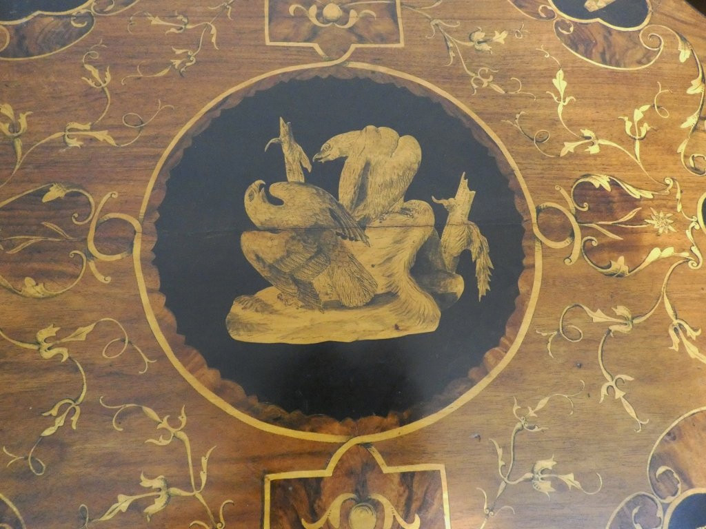 Guéridon Suisse ou Italien en marqueterie aigle et chamois, et piétement hallebardes, XIX ème-photo-3