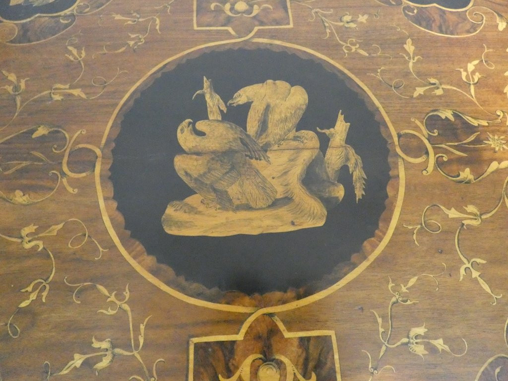 Guéridon Suisse ou Italien en marqueterie aigle et chamois, et piétement hallebardes, XIX ème-photo-4