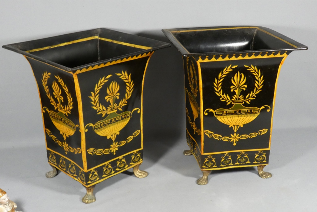 Paire de vases cornet en tôle peinte style Directoire , époque début XX ème