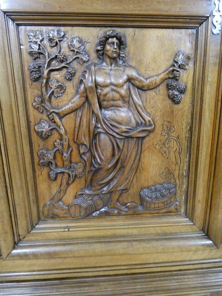 Les 4 saisons, armoire Louis XIV en noyer sculpté, corniche à débordement, époque début XVIII è-photo-3