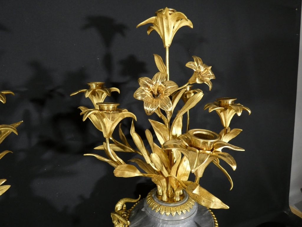 Paire de cassolettes vases fleuris montés en candélabres aux lys et béliers, époque XIX ème-photo-3