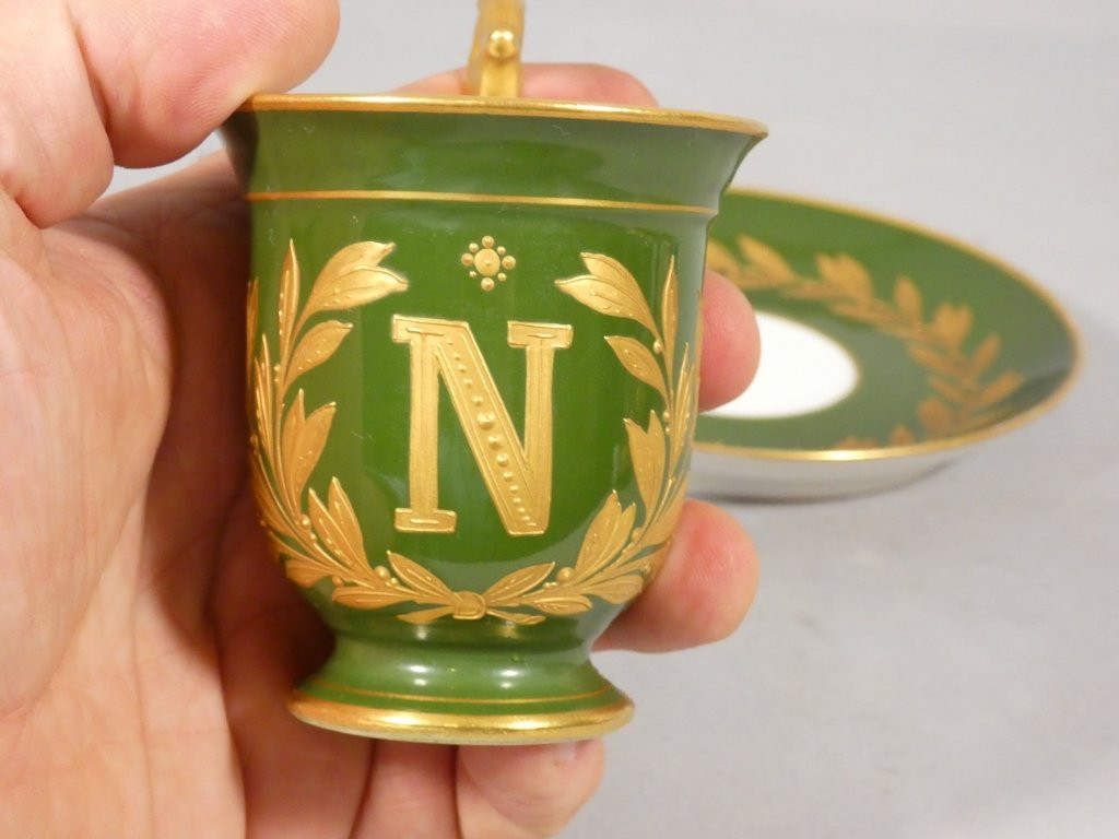 Tasse de style Empire au N impérial en porcelaine verte et doré, époque XIX ème-photo-4