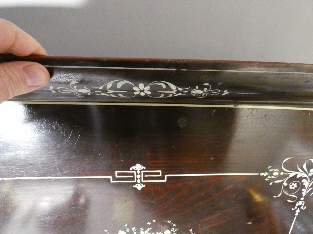 Grand plateau (81 cm) Napoléon III en tôle peinte façon palissandre et doré, époque XIX ème-photo-2