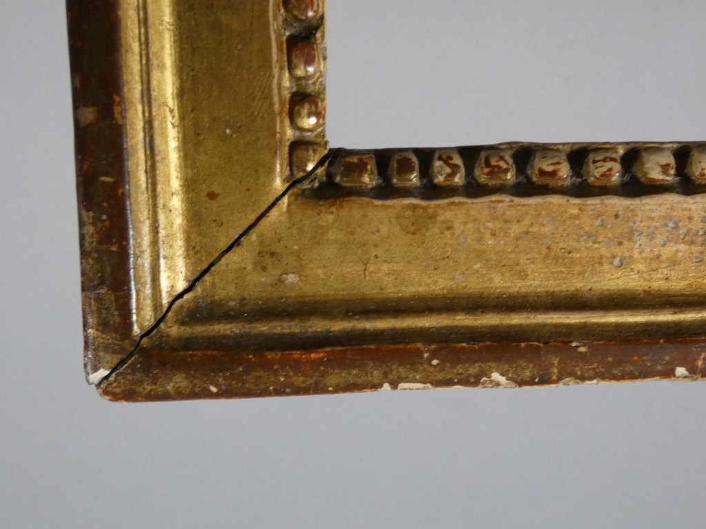 Cadre en bois sculpt&eacute; et dor&eacute; d'&eacute;poque Louis XVI, fin XVIII &egrave;me si&egrave;cle-photo-1