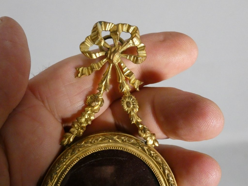 Cadre photo ovale de style Louis XVI en laiton doré, époque 1900-photo-4
