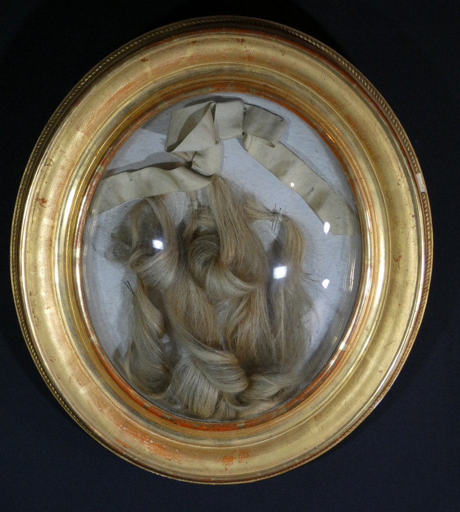Reliquary Frame With Hair In Gilt Wood And Convex Glass, Napoleon III Period