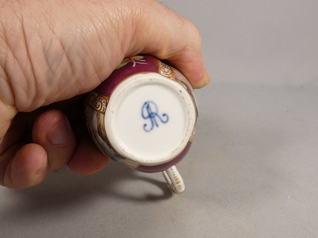 Augustus Rex, Hand-painted Meissen Porcelain Collector's Chocolate Cup, 19th Century-photo-4