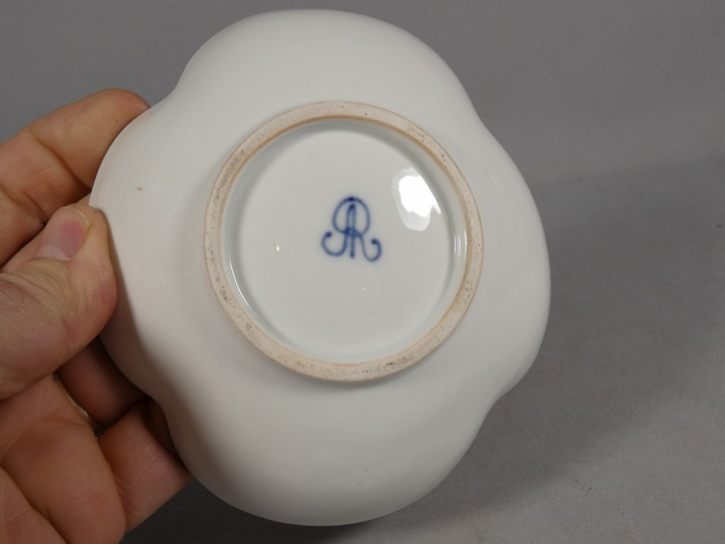 Augustus Rex, Hand-painted Meissen Porcelain Collector's Chocolate Cup, 19th Century-photo-7