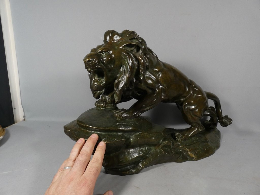 The Lion, A Large Bronze Animal Sculpture Signed Nérin, Early 20th Century-photo-1