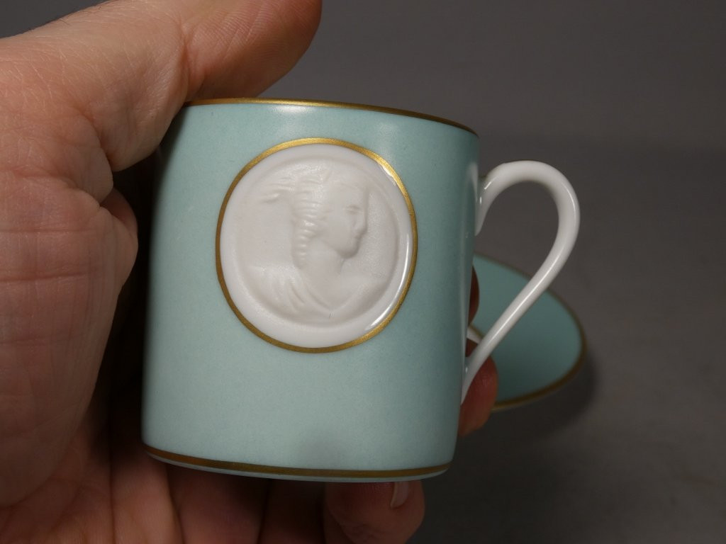 Limoges Porcelain Collector's Cup, Antique-style Biscuit Profile, Raynaud Manufactory-photo-3