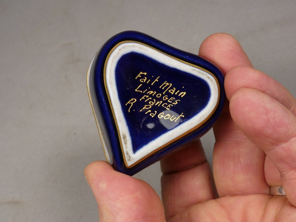 Boîte à pilules forme coeur en porcelaine de Limoges-photo-1